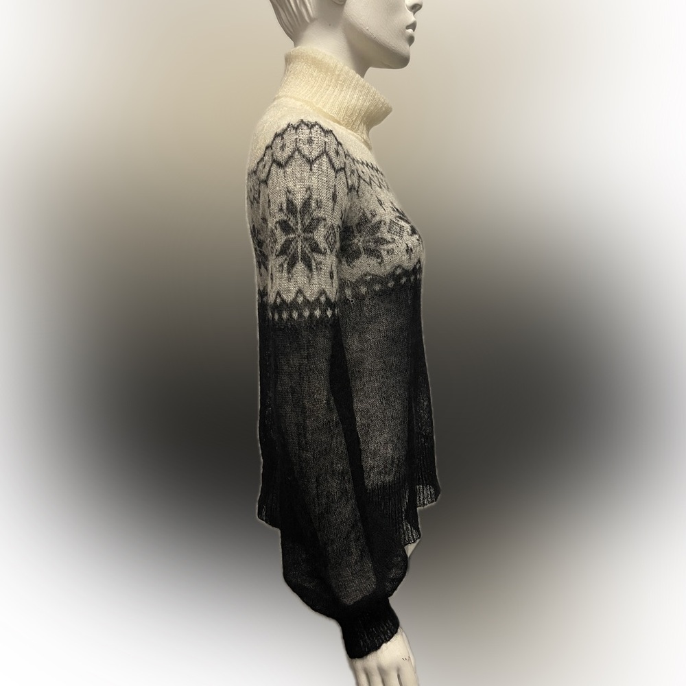 Fine gauge mohair wool blend sweater . - Picture 11 of 12